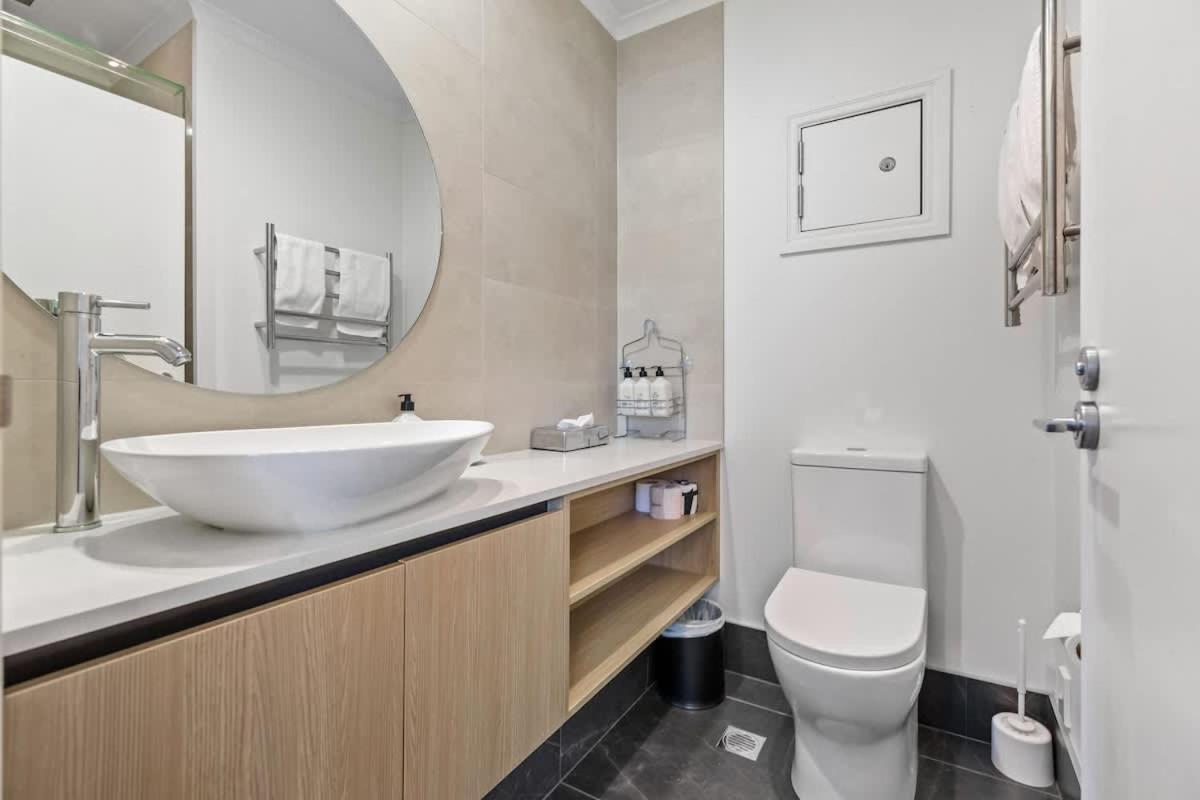 Apartment Getaway 1br W Pool & Gym Near Hotspots *