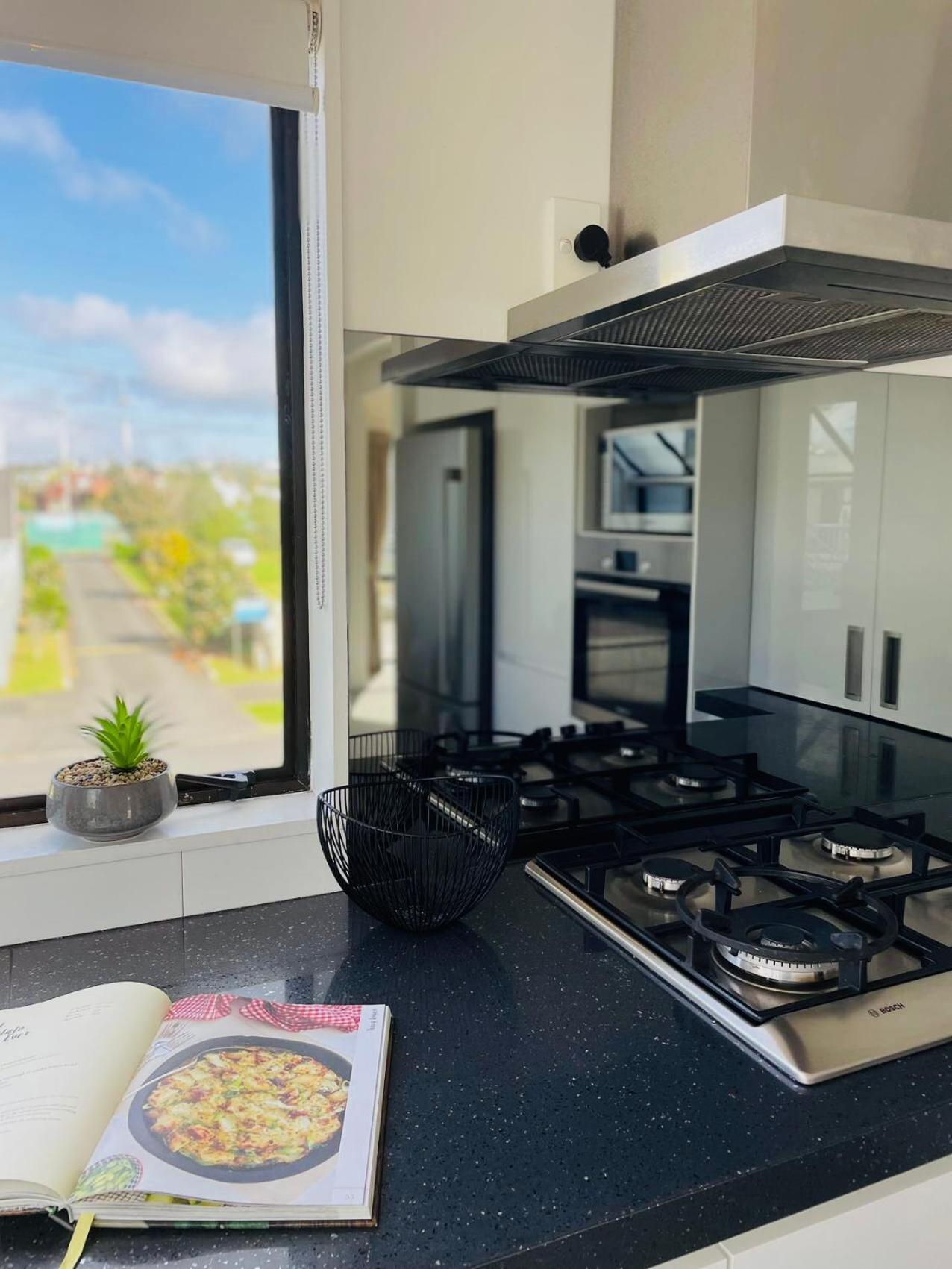 Spacious Mission Bay 100m To The Beach, Seaview, Private Garden, Netflix