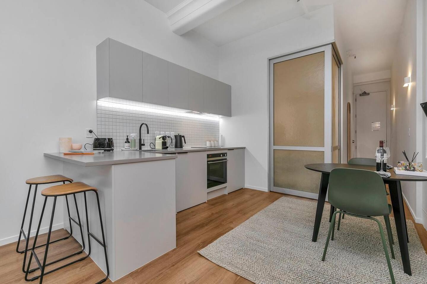 Historic Modern Luxury 1-bedroom On Queen Street Apartment *