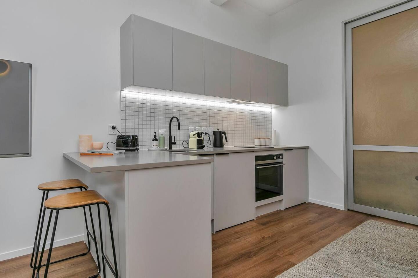 Historic Modern Luxury 1-bedroom On Queen Street