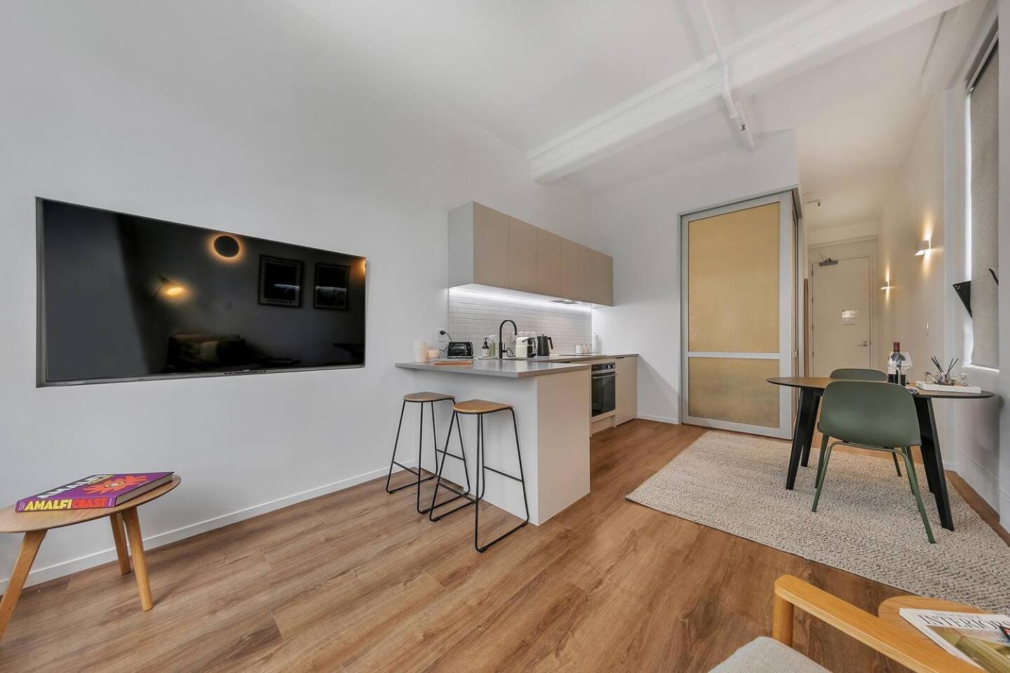 Historic Modern Luxury 1-bedroom On Queen Street Apartment Auckland