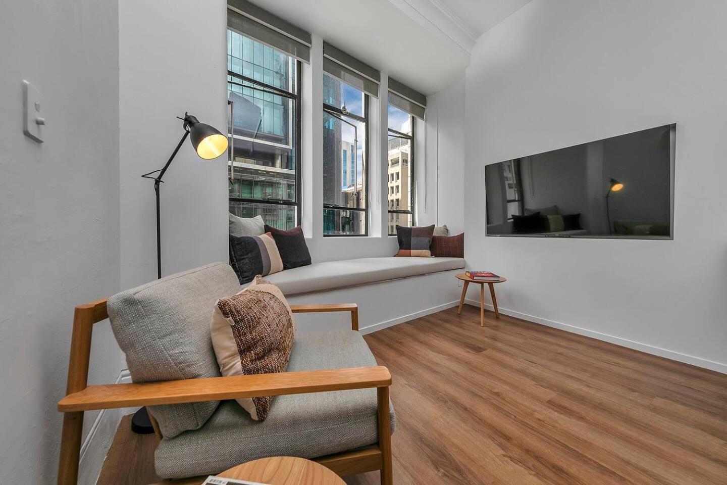 Historic Modern Luxury 1-bedroom On Queen Street * Auckland
