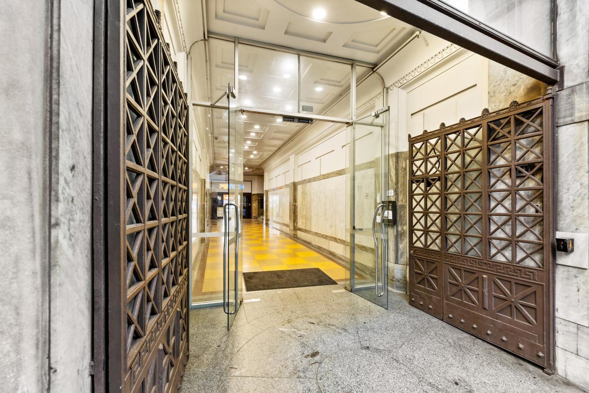 Historic Modern Luxury 1-bedroom On Queen Street Apartment *