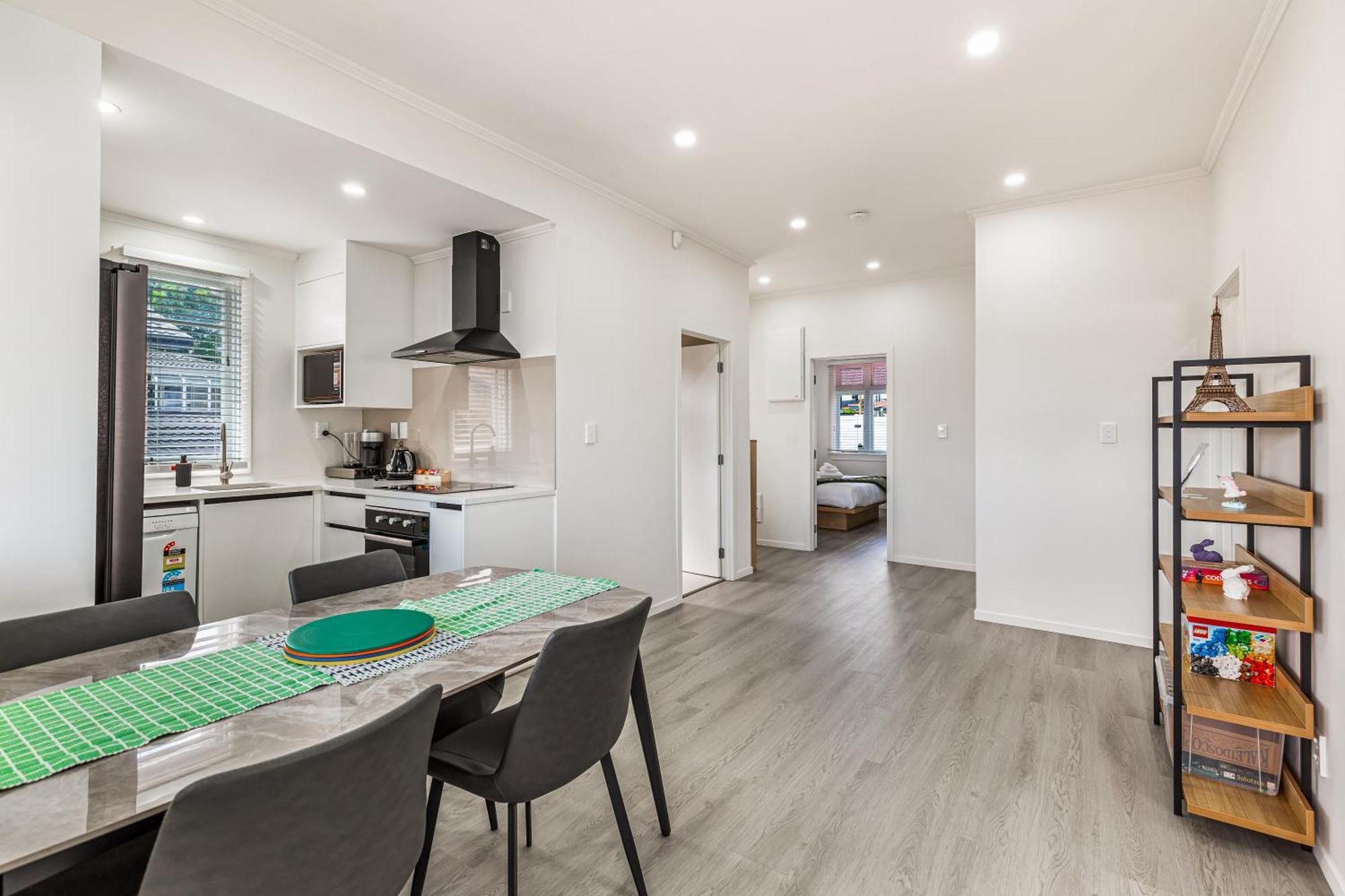 3br W Ample Parking 10 Min To Cbd Holiday home Auckland