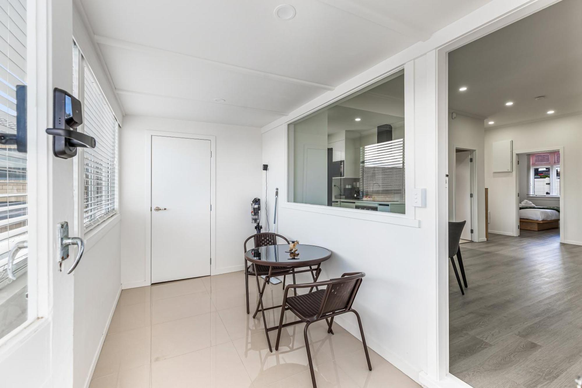 Holiday home 3br W Ample Parking 10 Min To Cbd Auckland