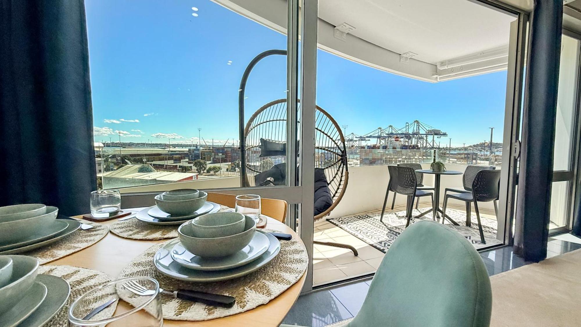 Le Mirage- Stylish, With Pools, Sauna, Apartment