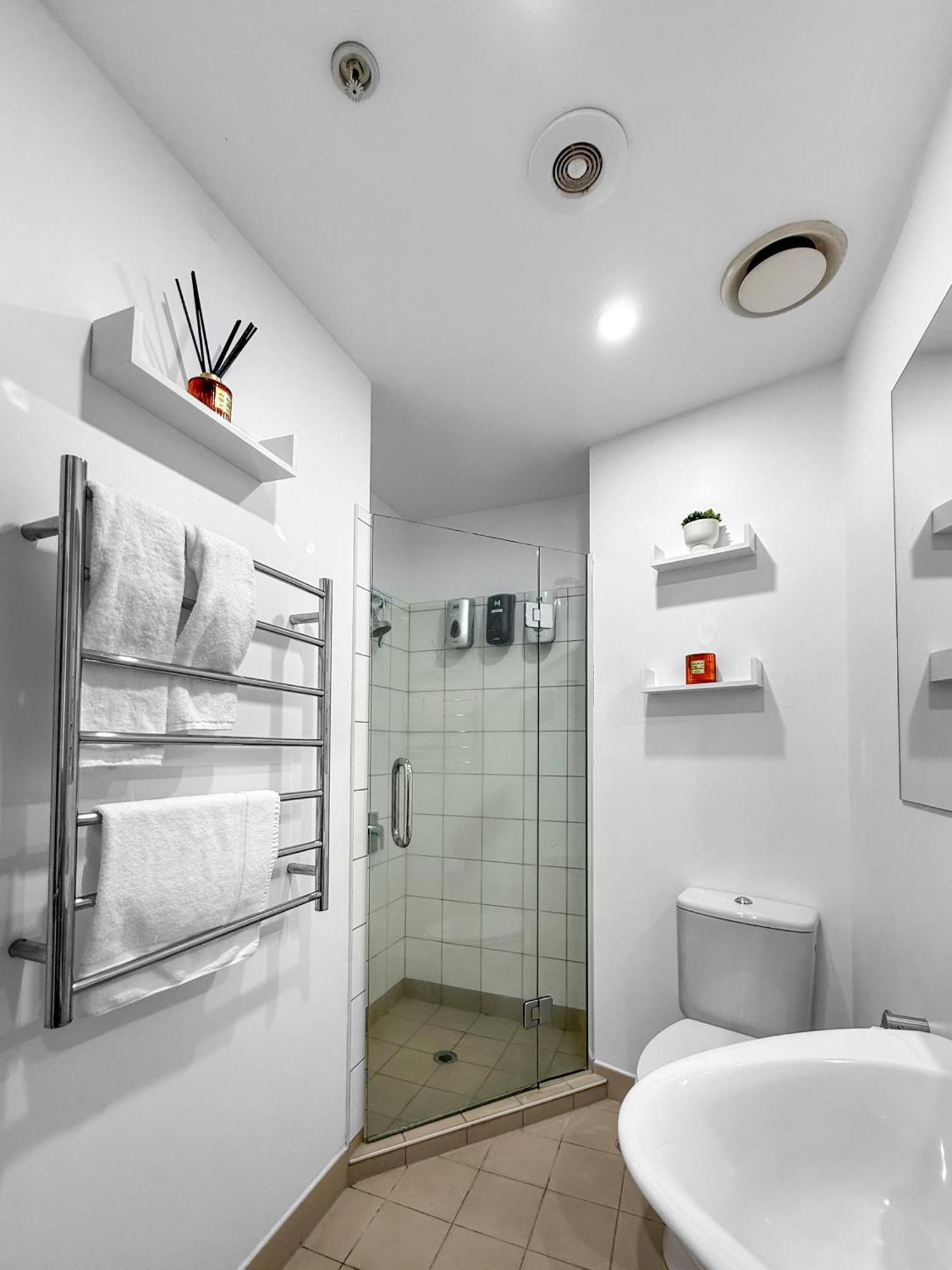 Le Mirage- Stylish, With Pools, Sauna, Auckland