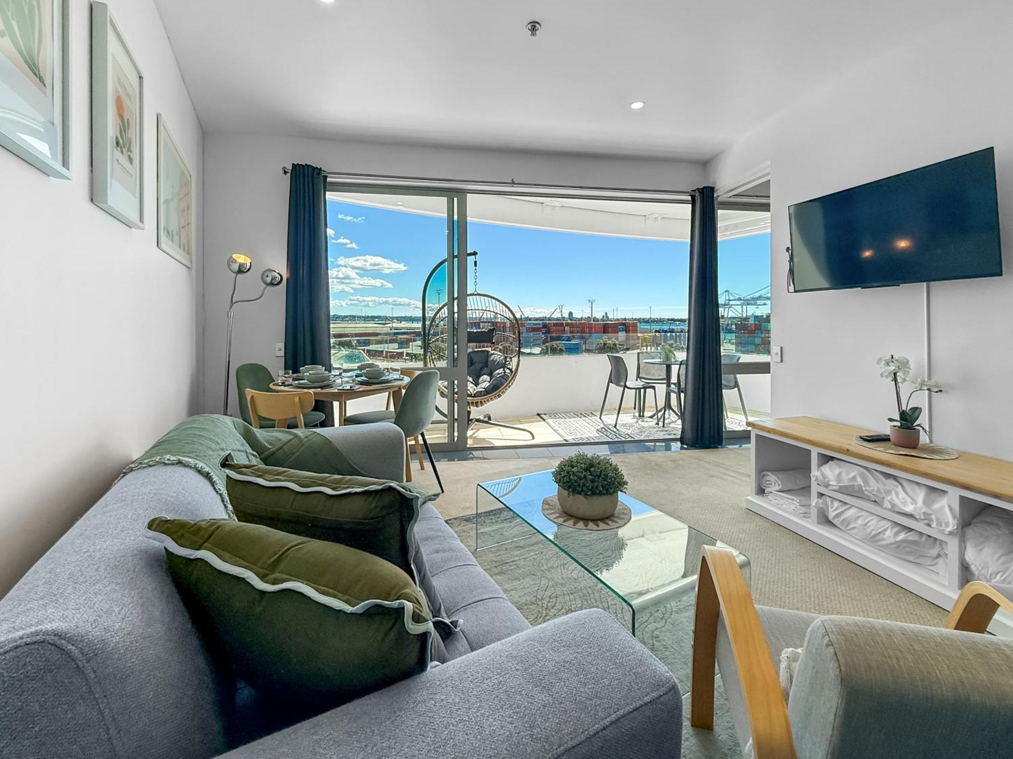 Le Mirage- Stylish, With Pools, Sauna, Auckland