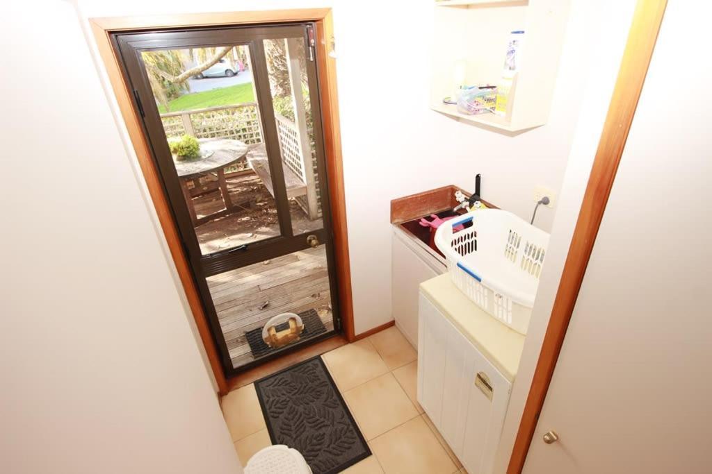 Tindalls Hideaway - 200 Steps To Auckland
