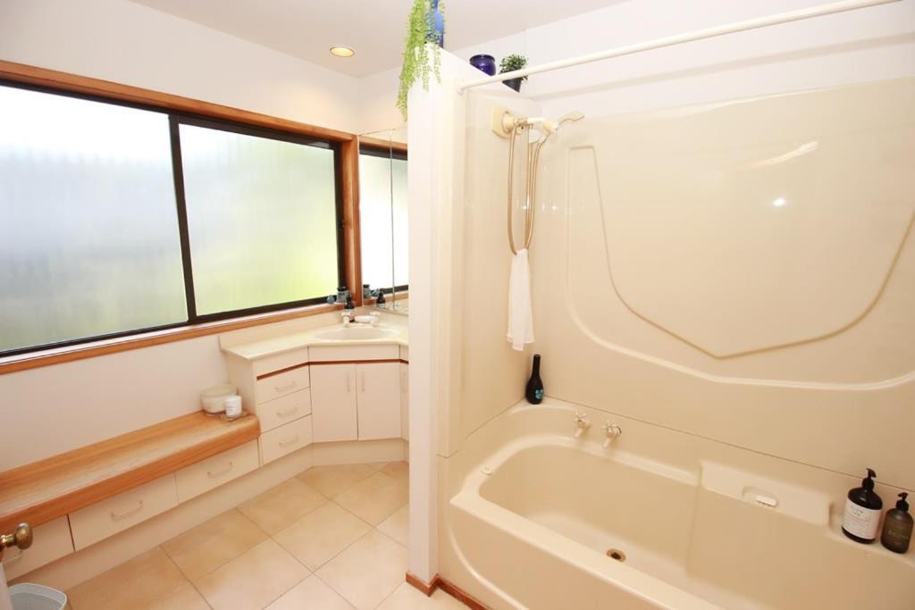 Tindalls Hideaway - 200 Steps To Holiday home *