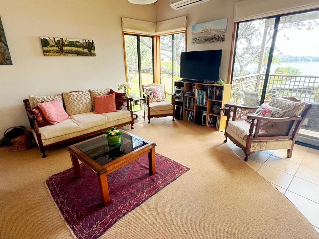 Tindalls Hideaway - 200 Steps To Auckland