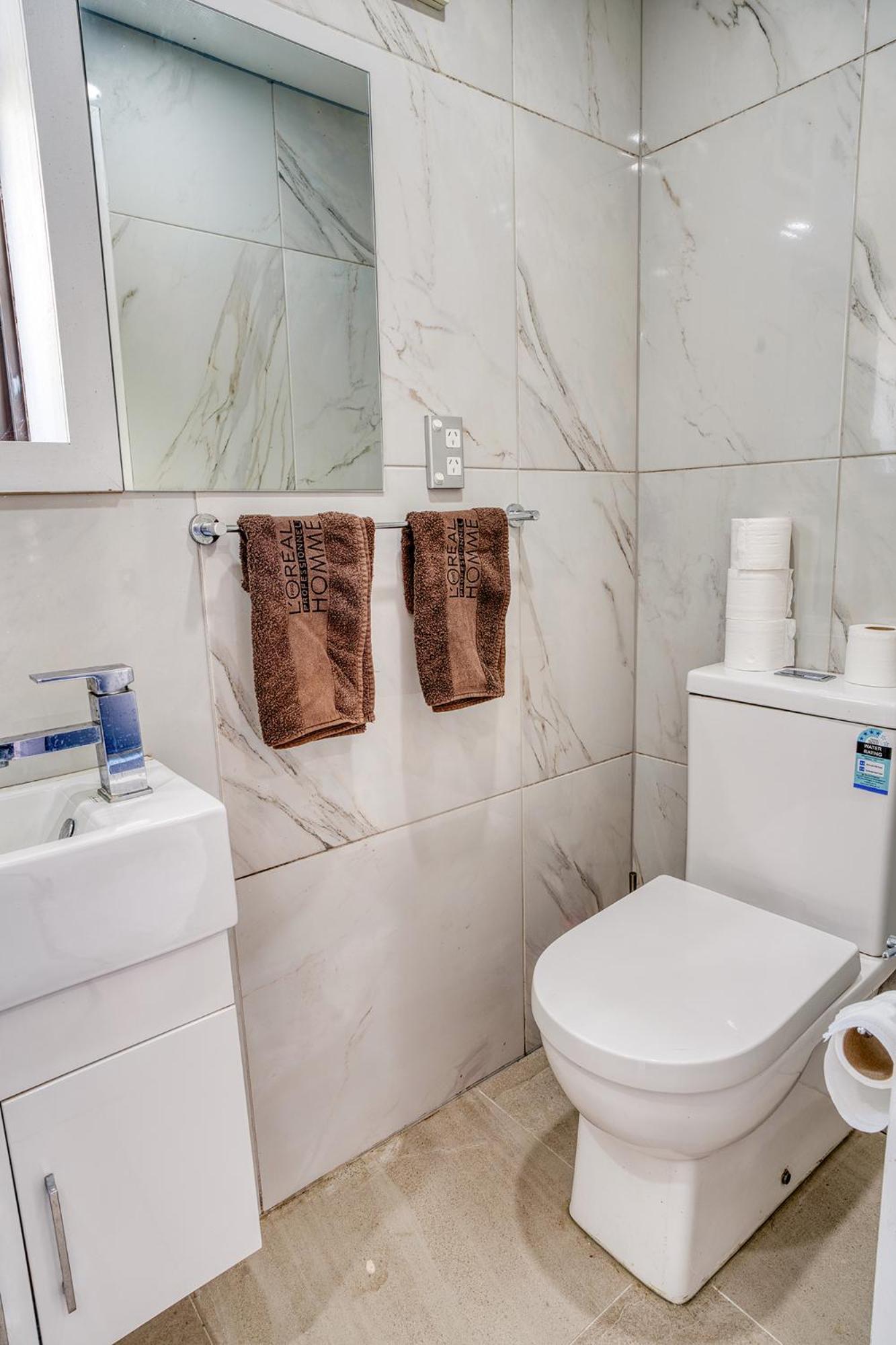 Ellerslie Modern 2br-15 Min To Cbd Holiday home