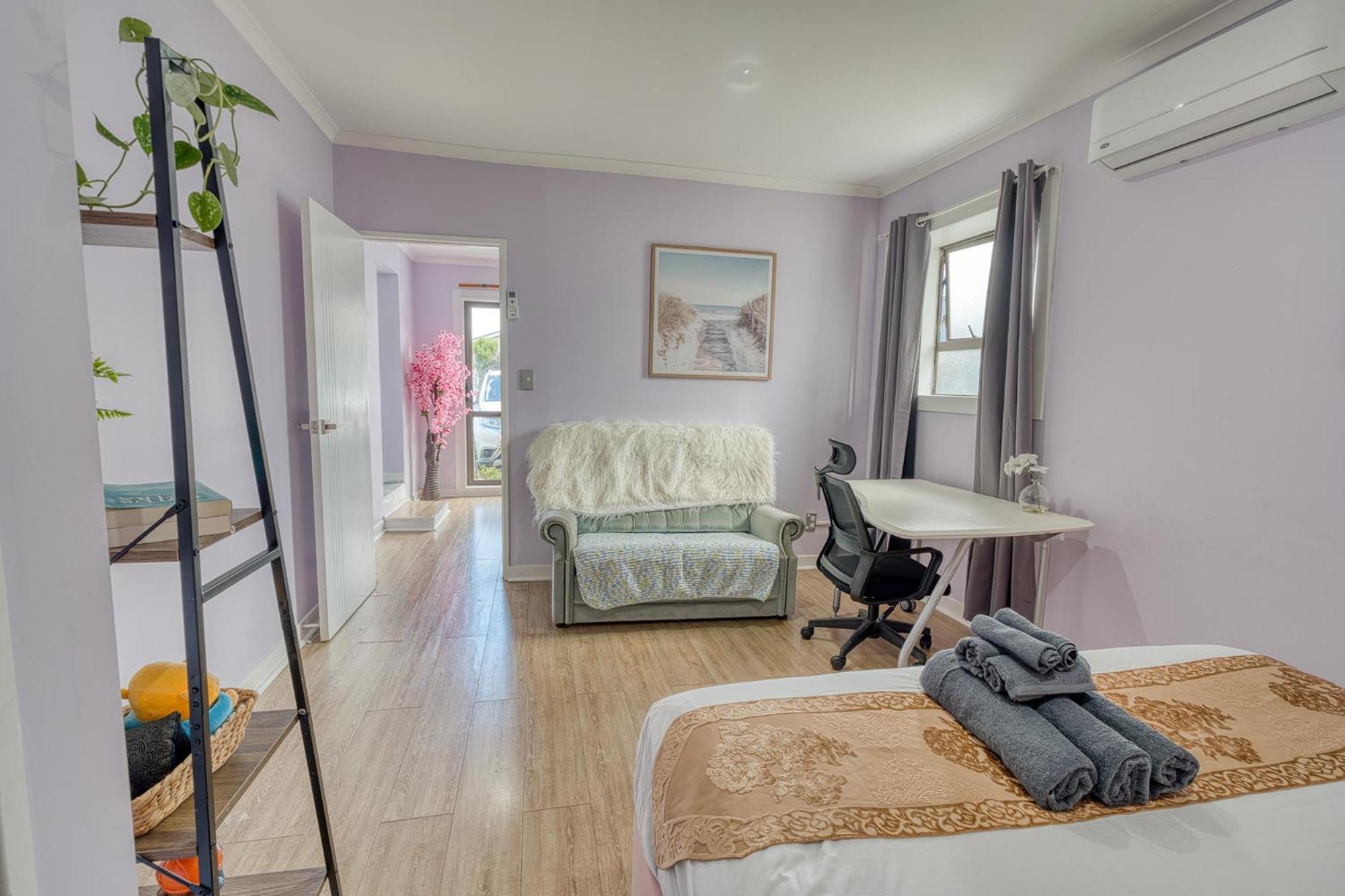 Ellerslie Modern 2br-15 Min To Cbd Holiday home *