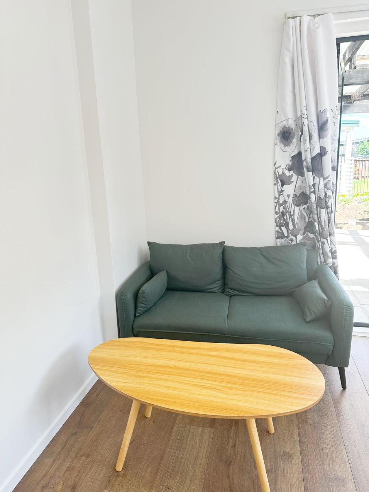 Spacious Escape In Fairview, Free Wifi, Coffee ,tea And Parking ,private Bathroom Near Albany Mall And Highway Holiday home *