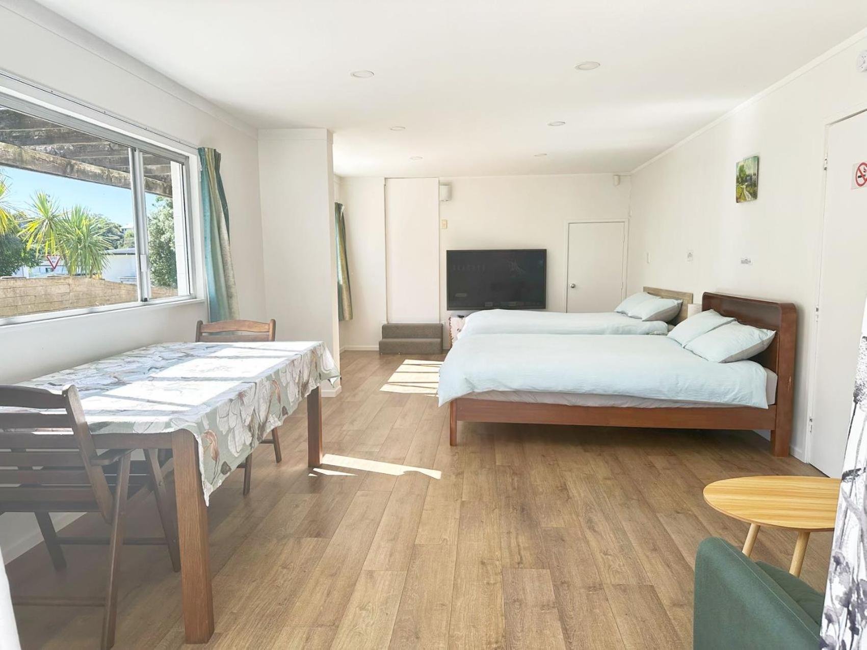 Spacious Escape In Fairview, Free Wifi, Coffee ,tea And Parking ,private Bathroom Near Albany Mall And Highway Holiday home Auckland