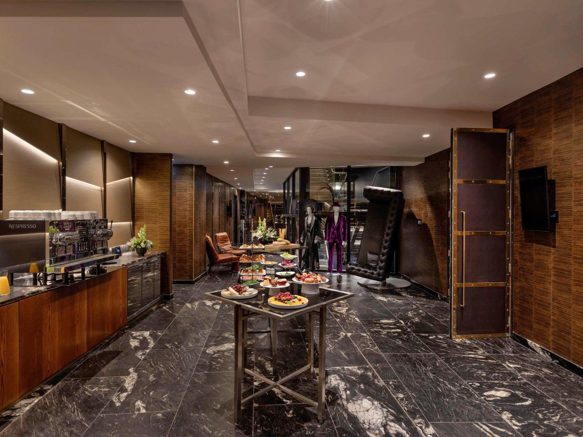 Hotel So/