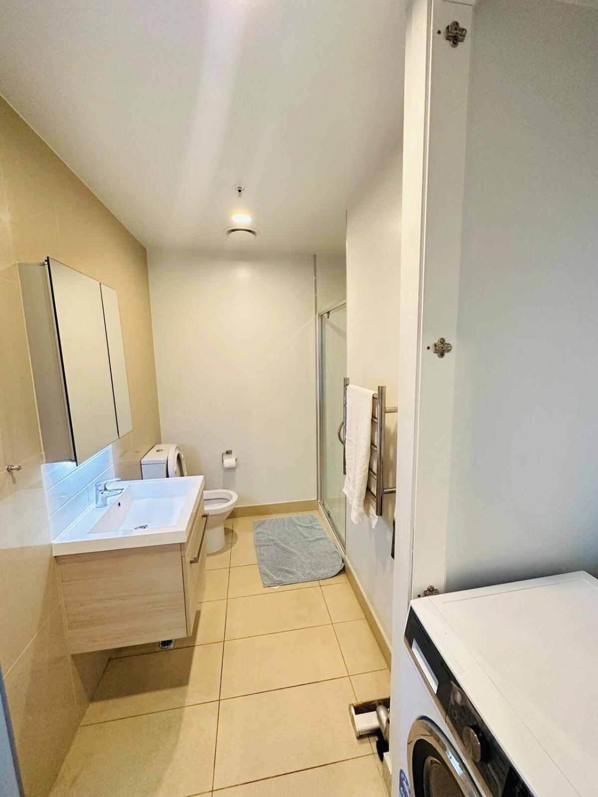 Apartment In In Front Of Sky Tower