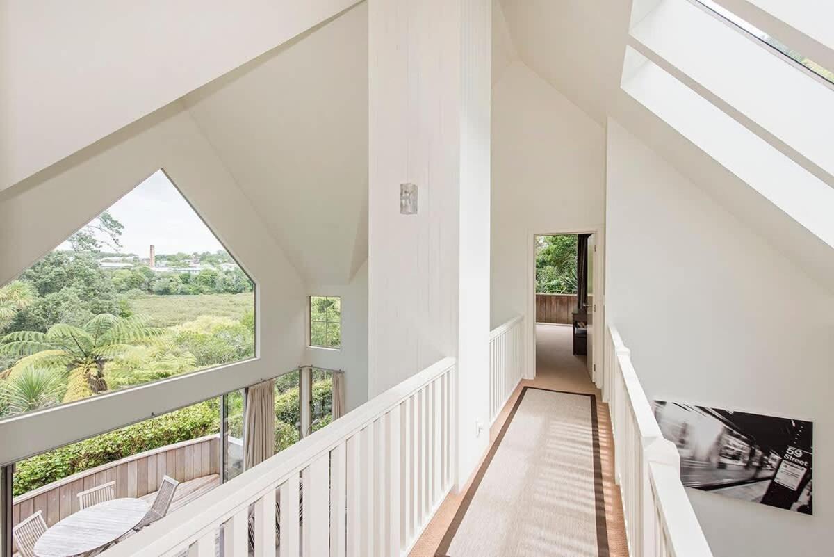 Large Family - 4 Bdrms - Great Location Holiday home Auckland