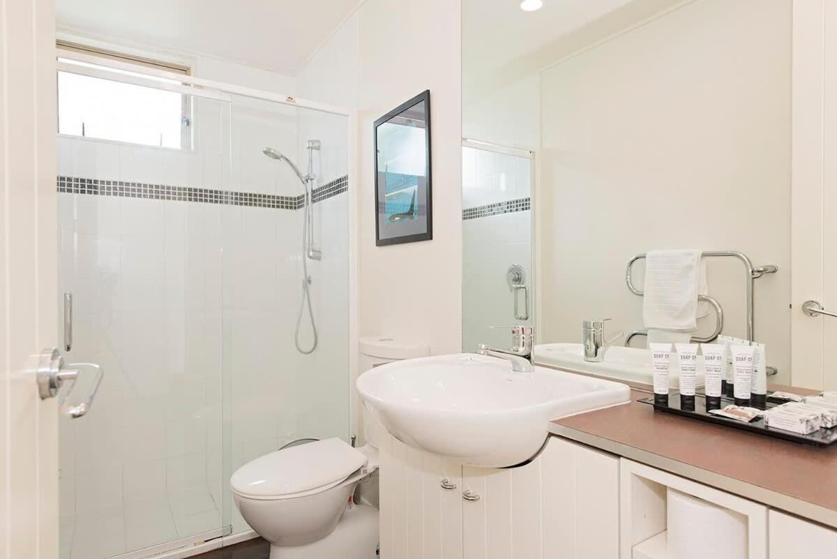 Large Family - 4 Bdrms - Great Location * Auckland