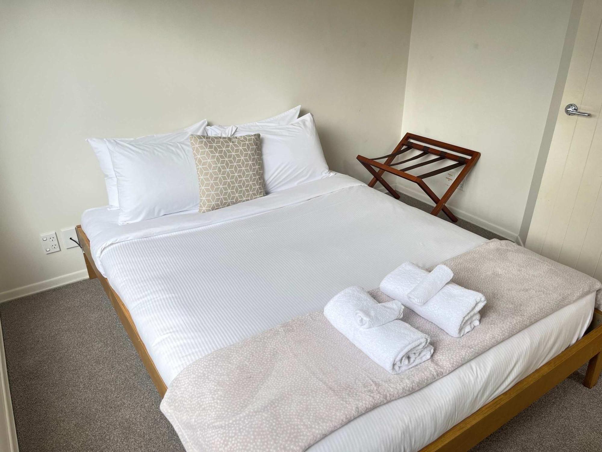 Large Family - 4 Bdrms - Great Location * Auckland
