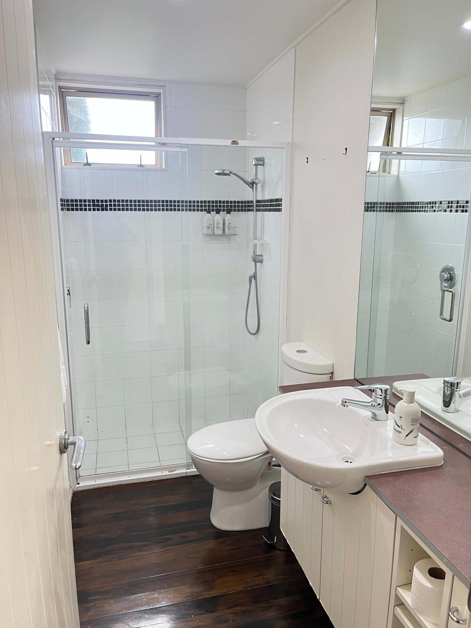 Holiday home Large Family - 4 Bdrms - Great Location Auckland