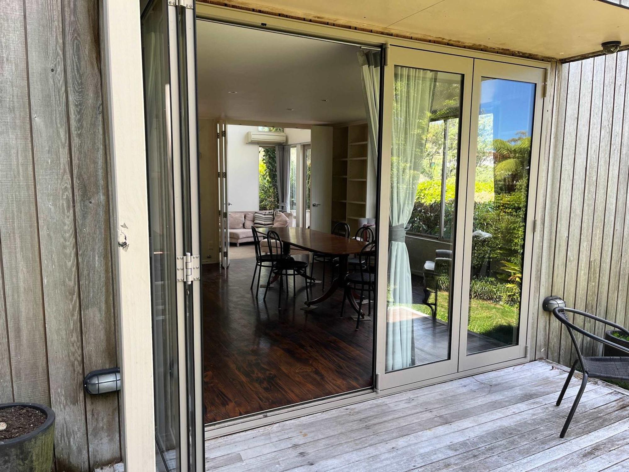 Large Family - 4 Bdrms - Great Location Holiday home