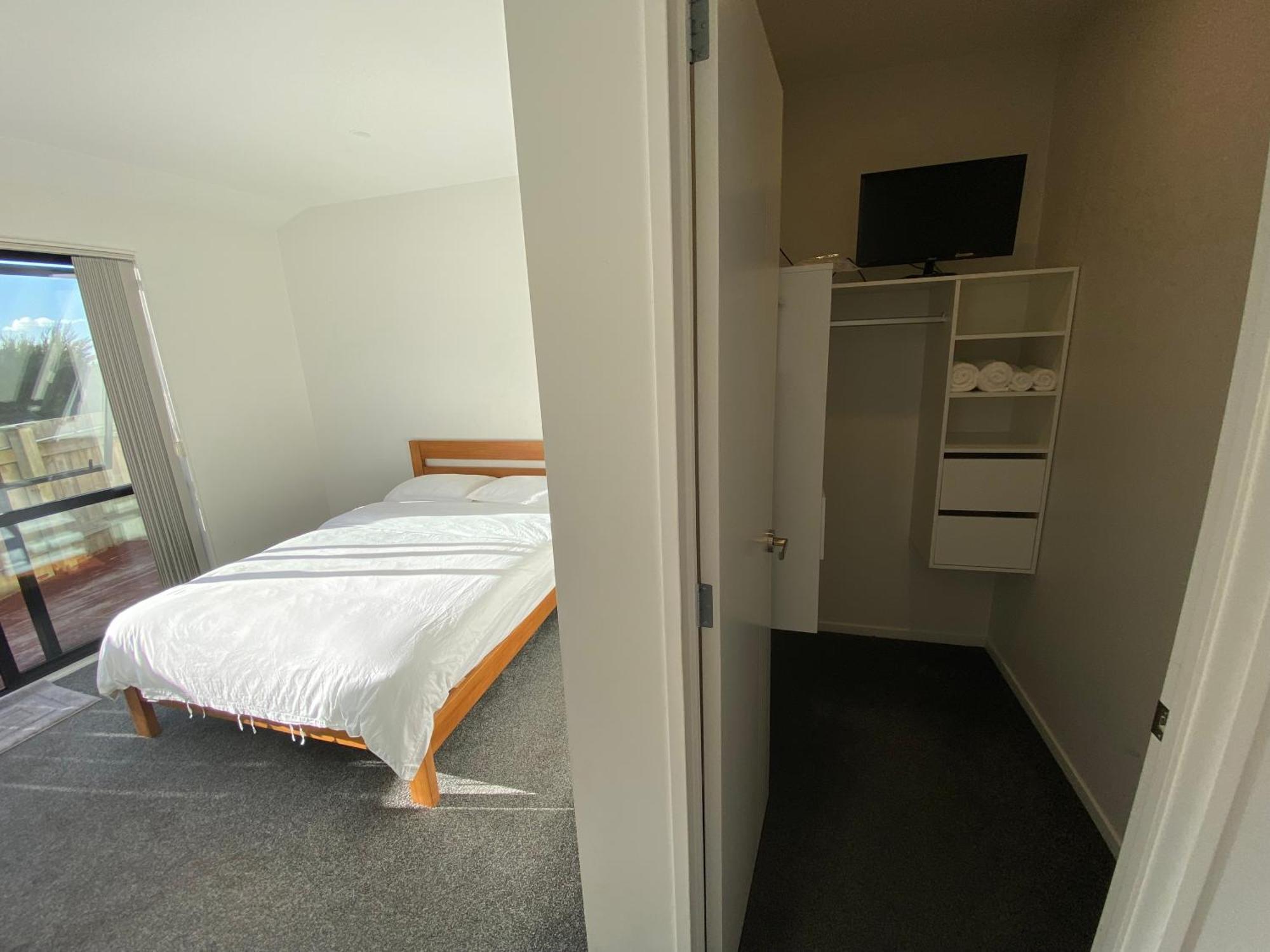 Cozynest4-private Entrance And Bath Auckland