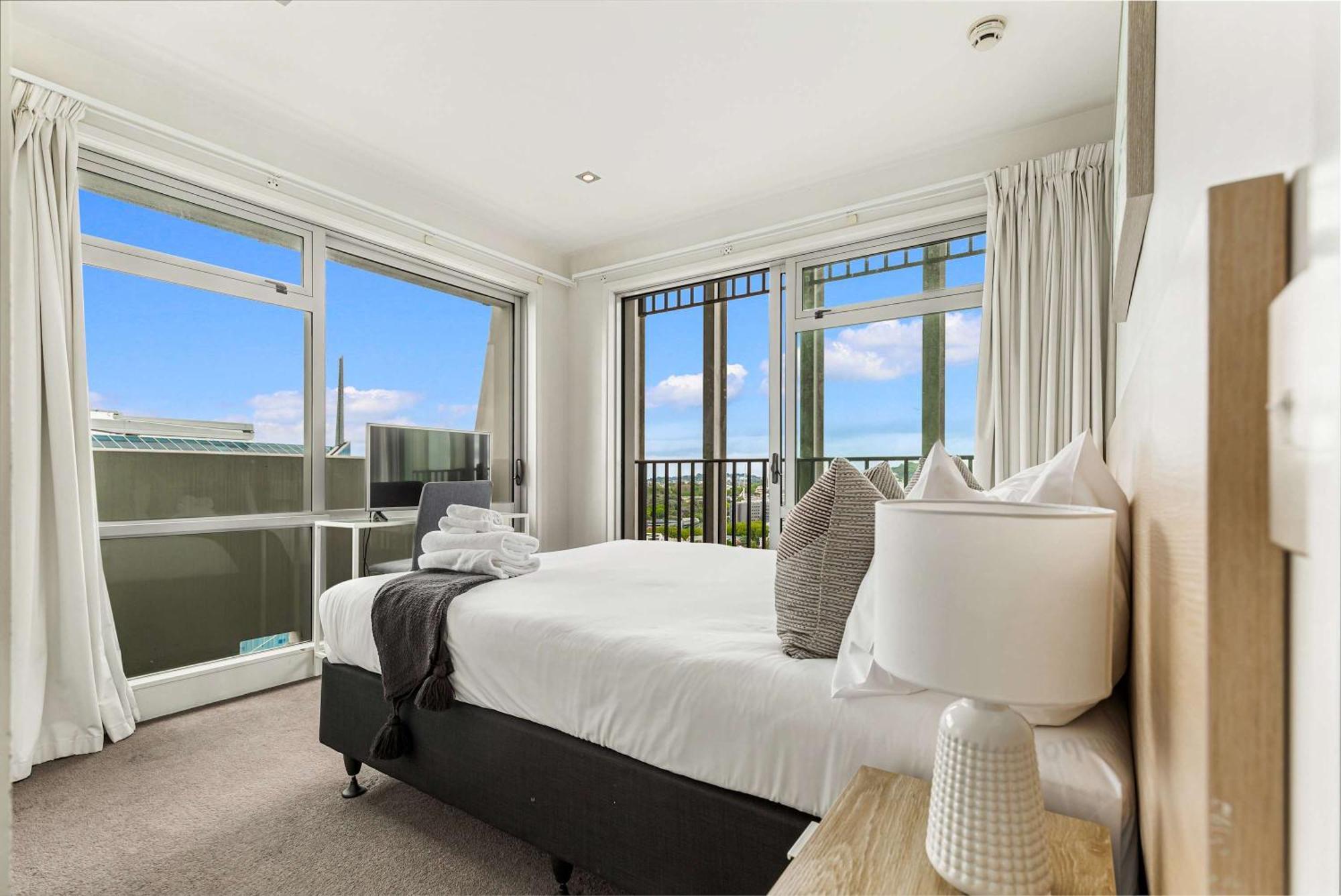 Luxury 2Br Apt In Cbd Pool, Gym, Prime Spot *