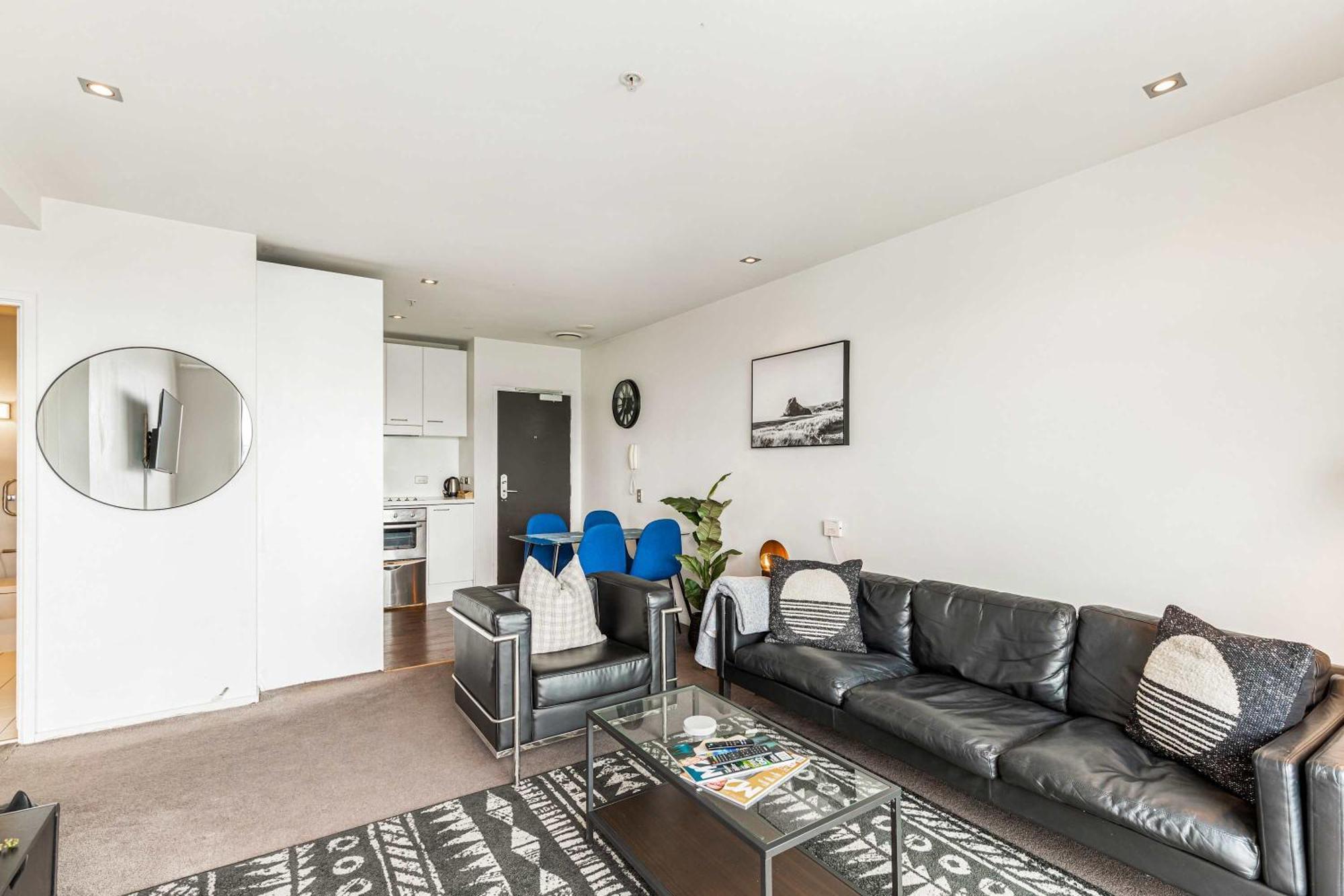 Luxury 2Br Apt In Cbd Pool, Gym, Prime Spot