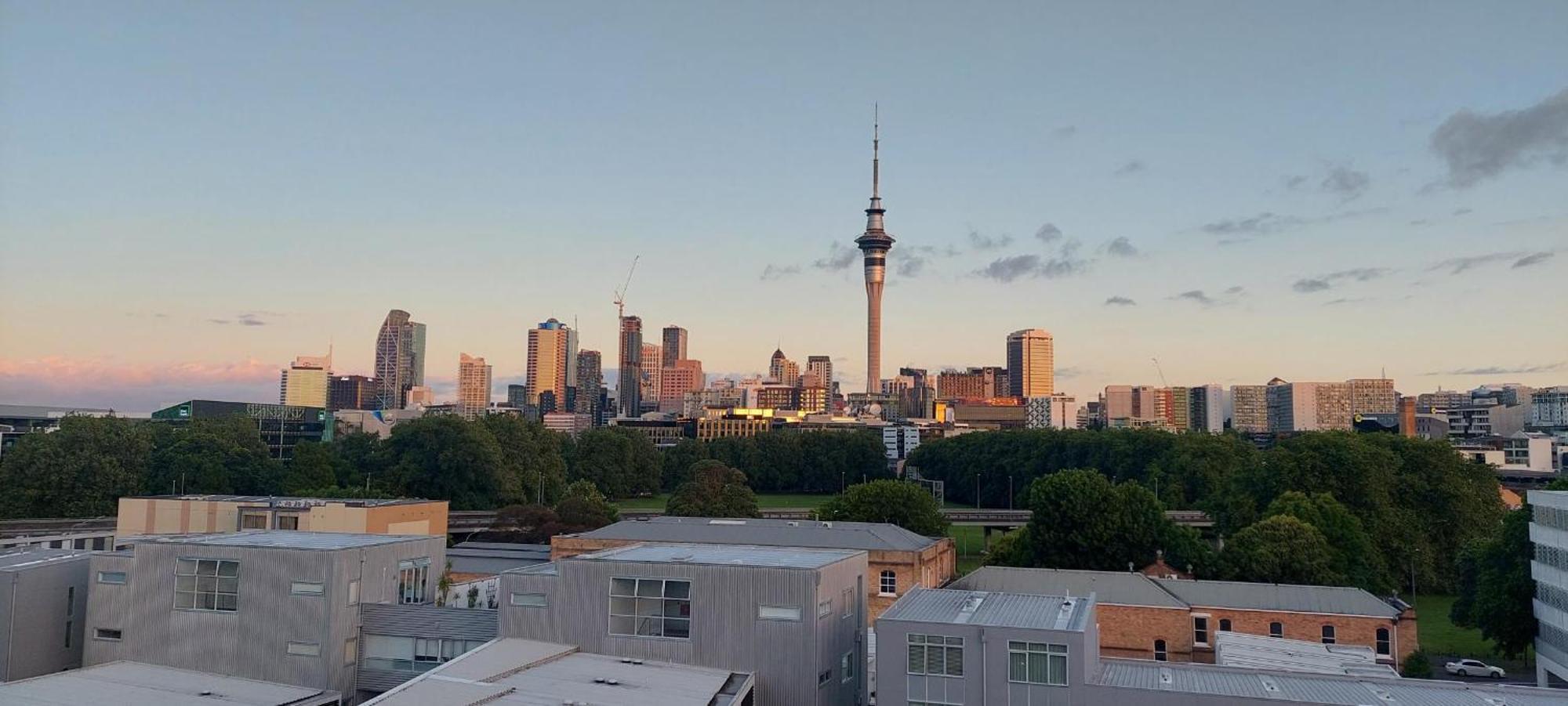 Stylish And With Stunning Views Apartment
