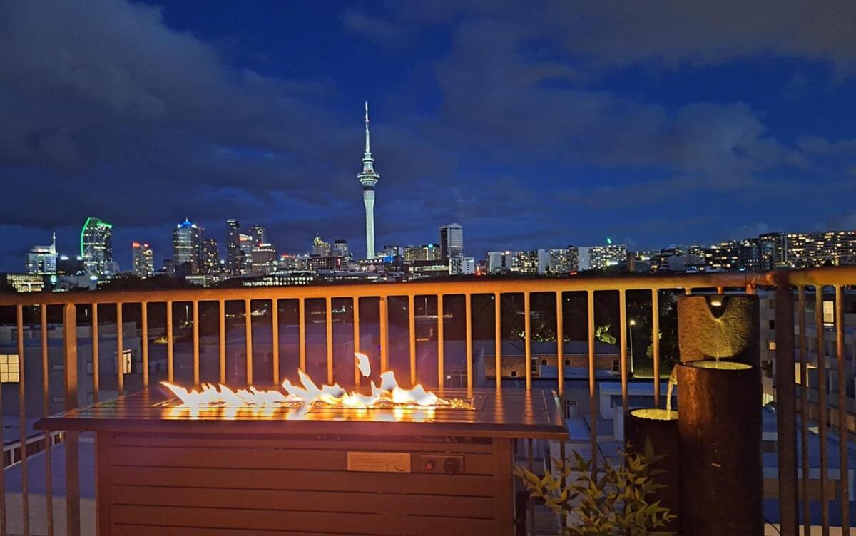 Stylish And With Stunning Views Apartment