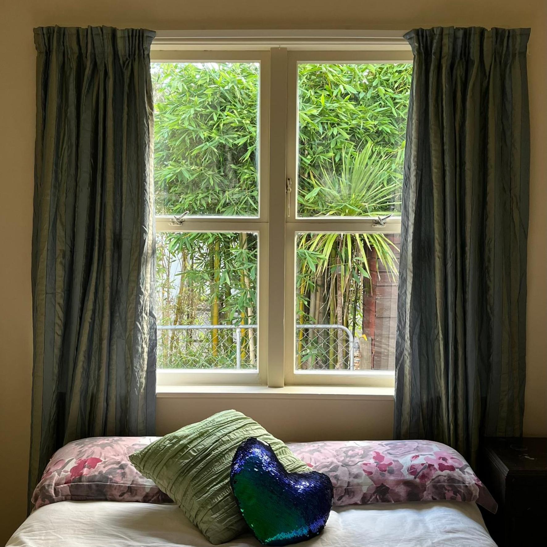 Peaceful Bay Charmer Holiday home