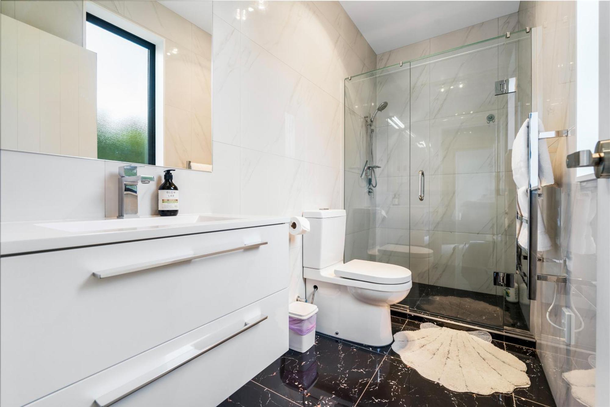 Family Spacious Takapuna Parking Netflix Villa
