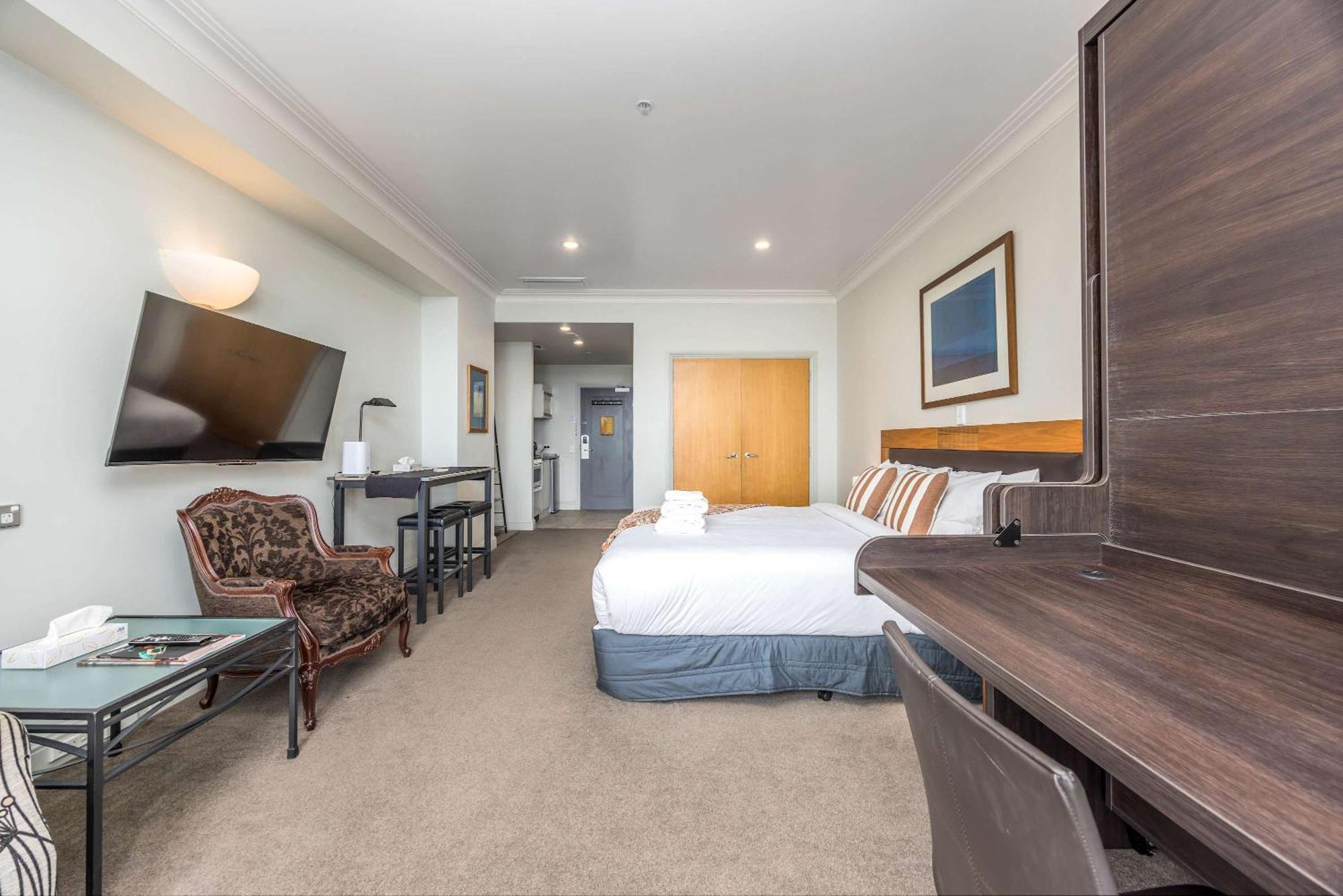 Apartment View W Rooftop Pool, Gyms In Cbd