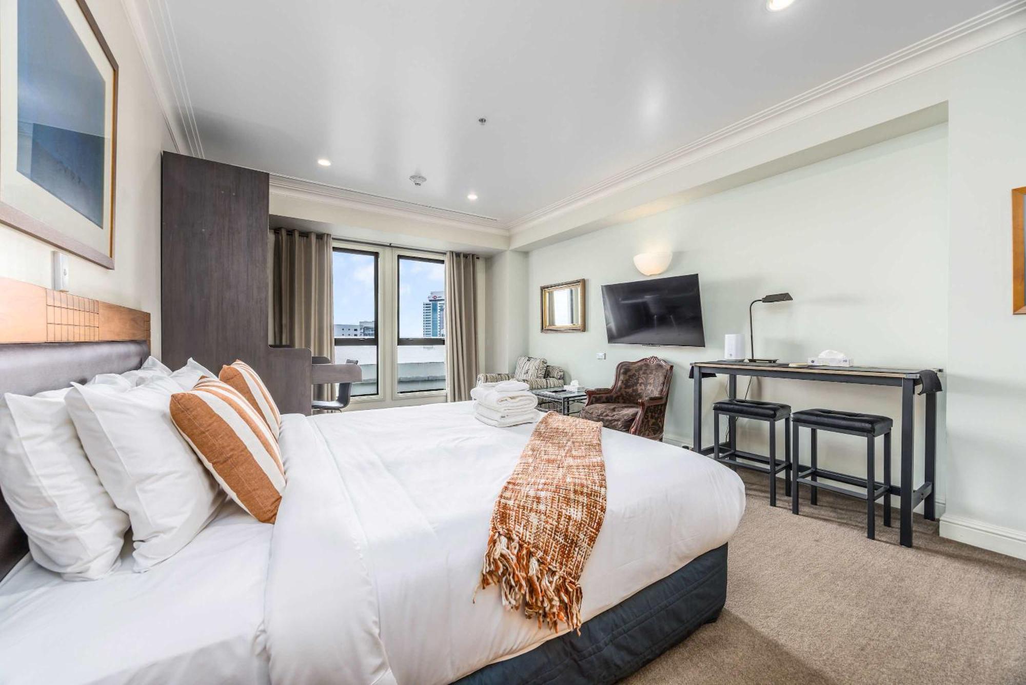 Apartment View W Rooftop Pool, Gyms In Cbd Auckland