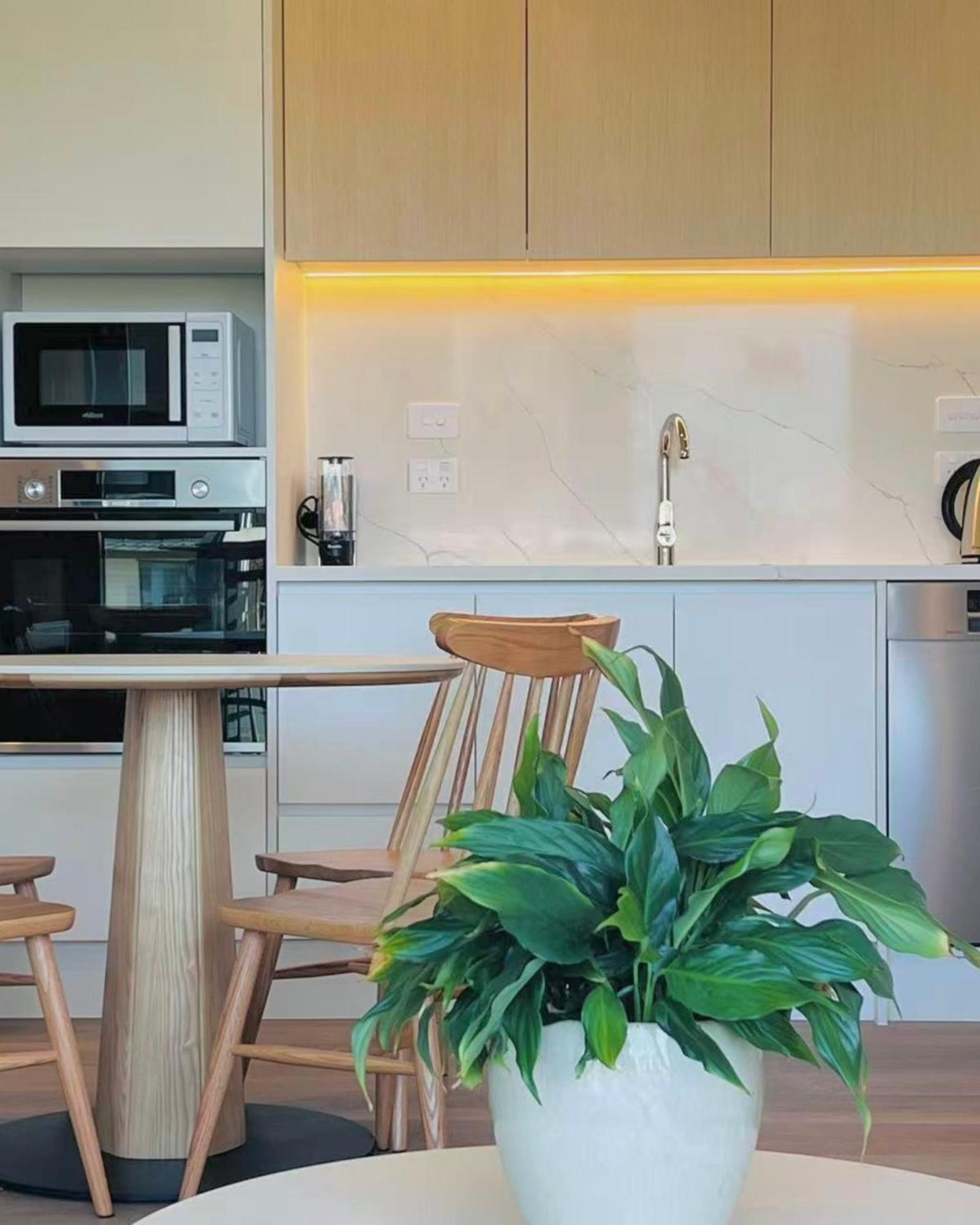 8 Ocean Rd * Auckland