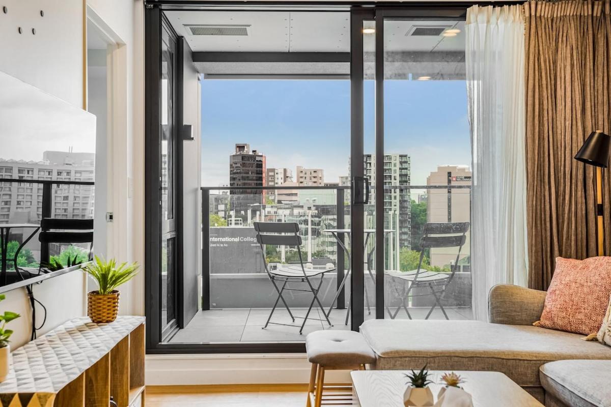 Apartment 2-bedroom Located Opposite Up Education Auckland