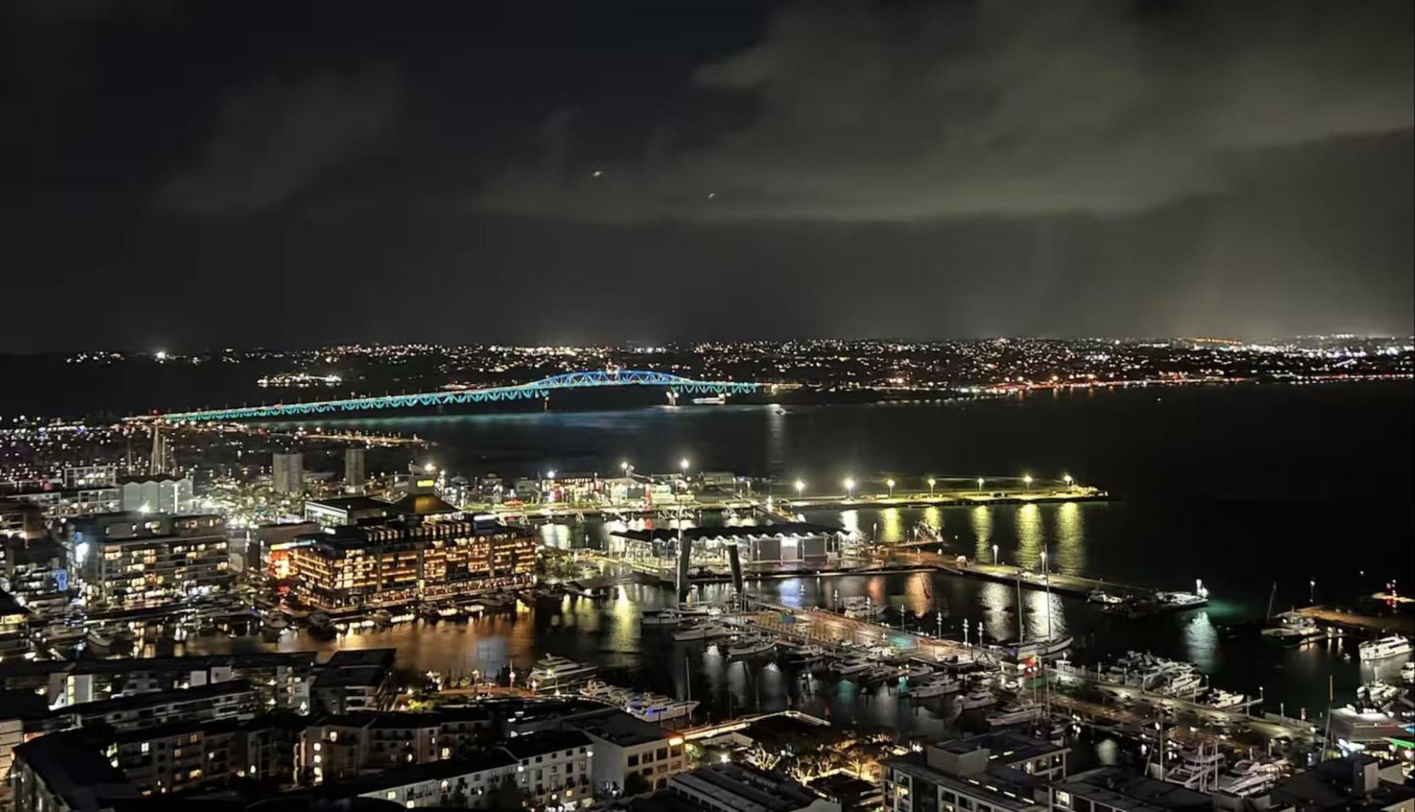 Magnificent Skytower, Sea, Habour View In Cbd