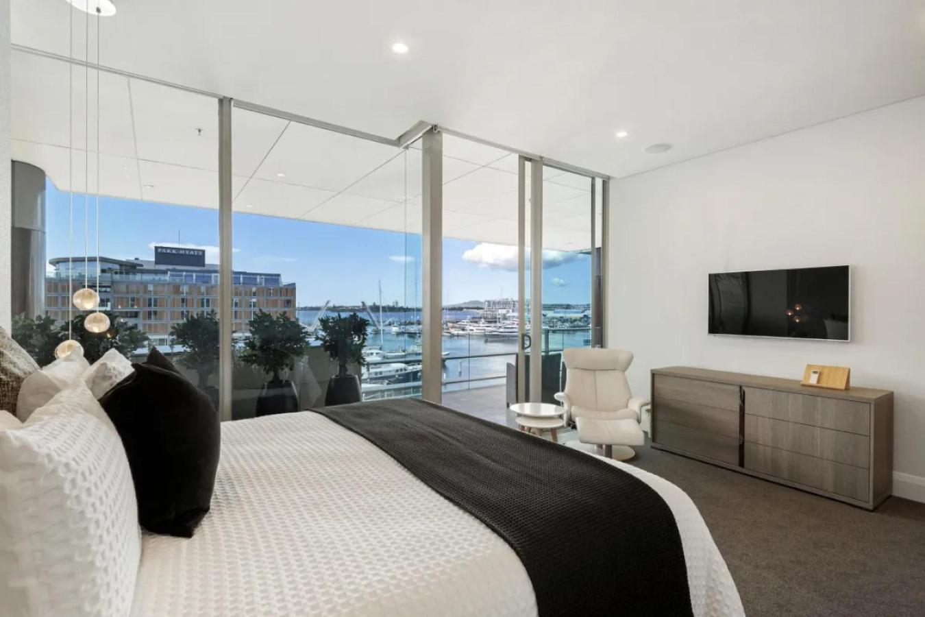 Exclusive Waterfront Penthouse *