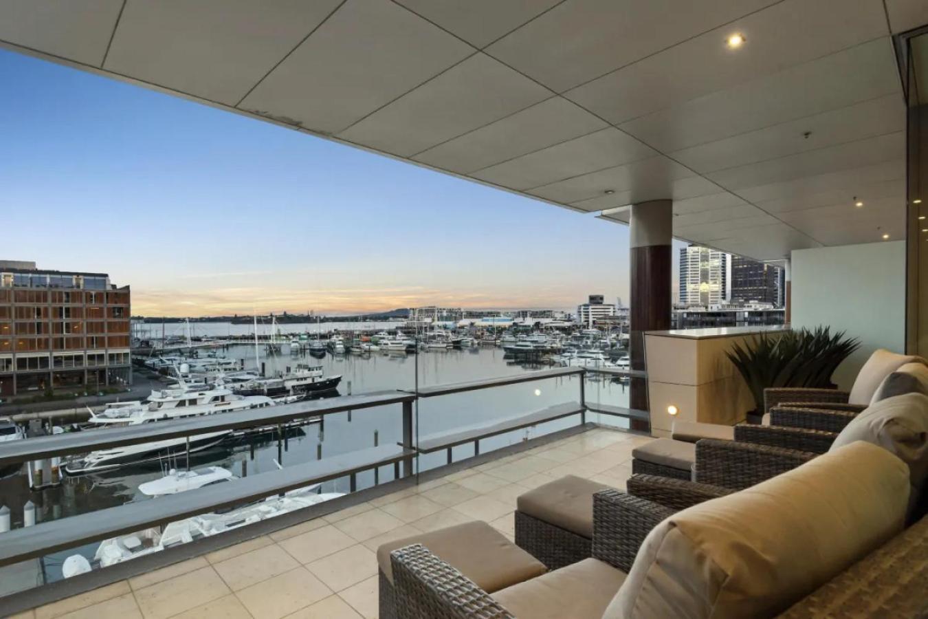 Apartment Exclusive Waterfront Penthouse *