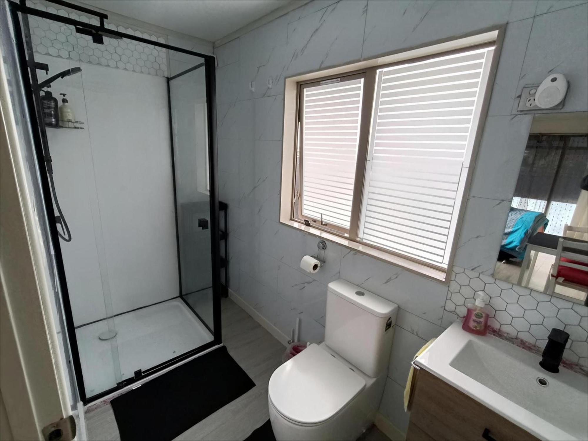 Guest house Private With Self Check-in, Ensuite, Wifi & Kitchenette *