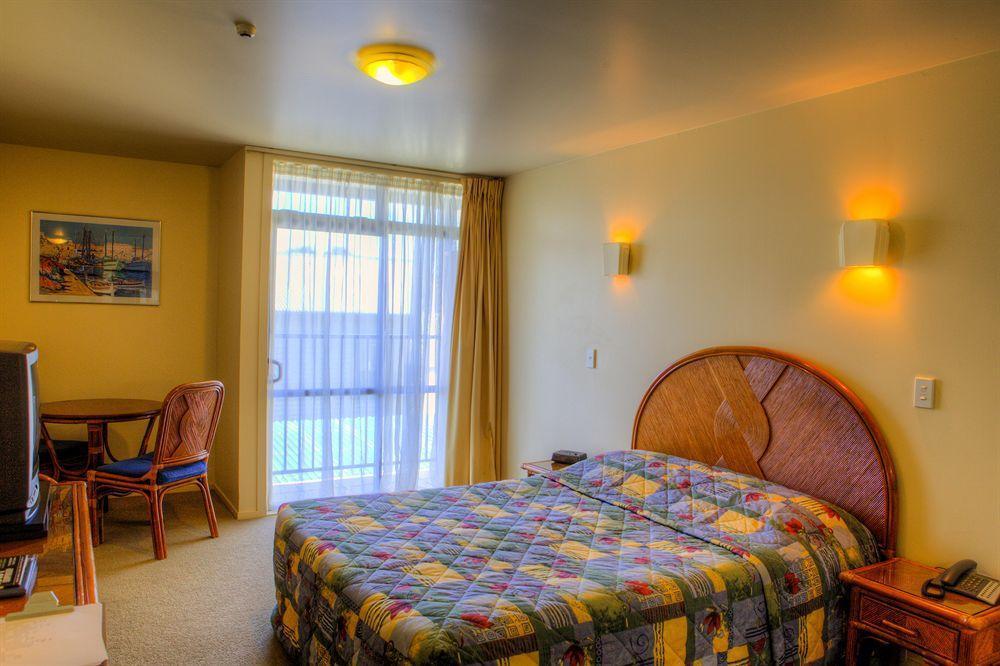 Of Sails Motel