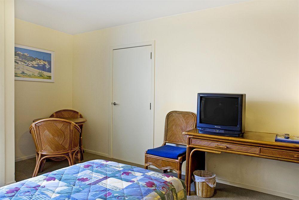Of Sails Motel