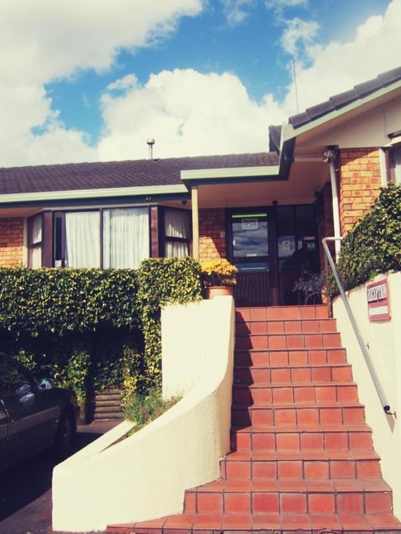 Manukau Heights Motor 3*