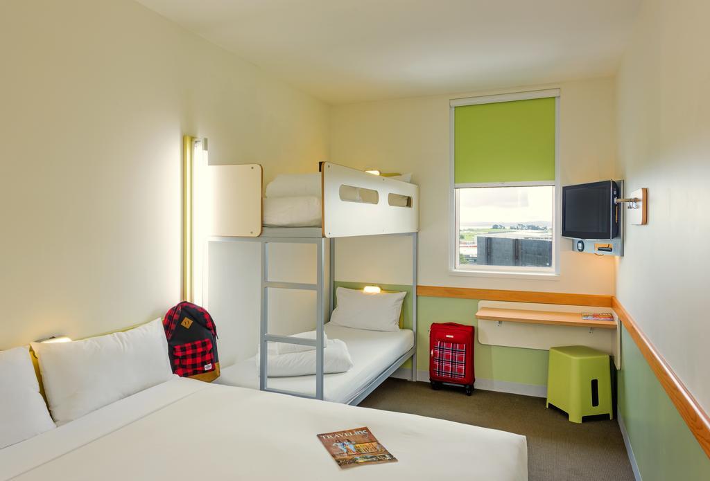Hotel Ibis Budget Airport 3*