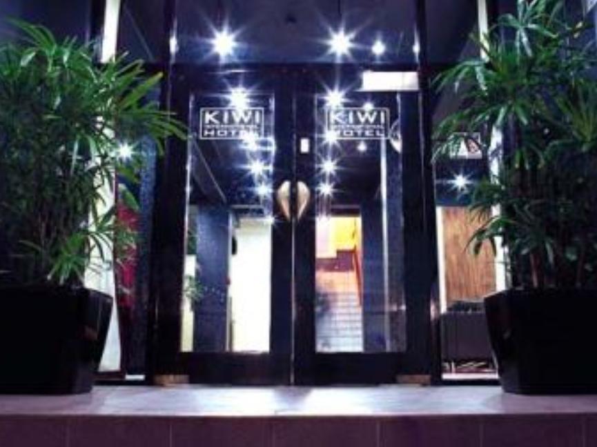 Hotel Kiwi International