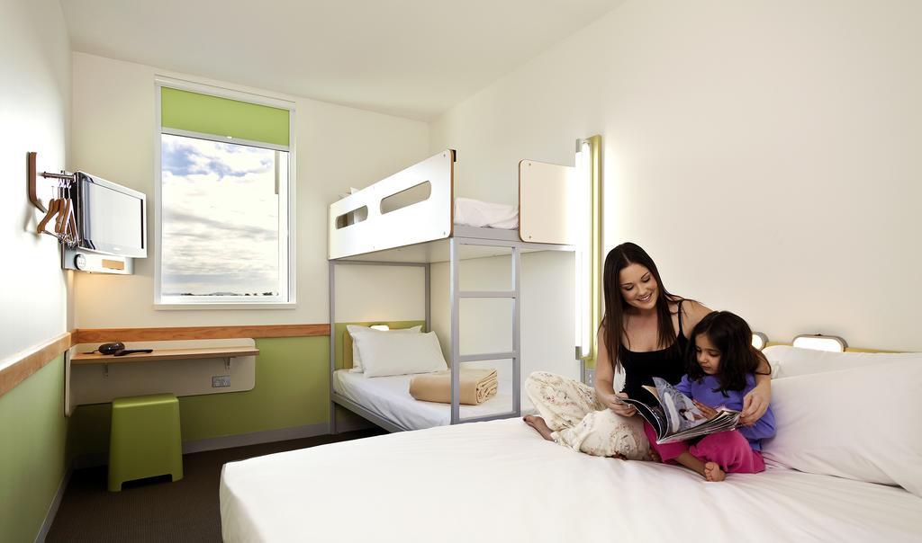 Hotel Ibis Budget Airport 3*