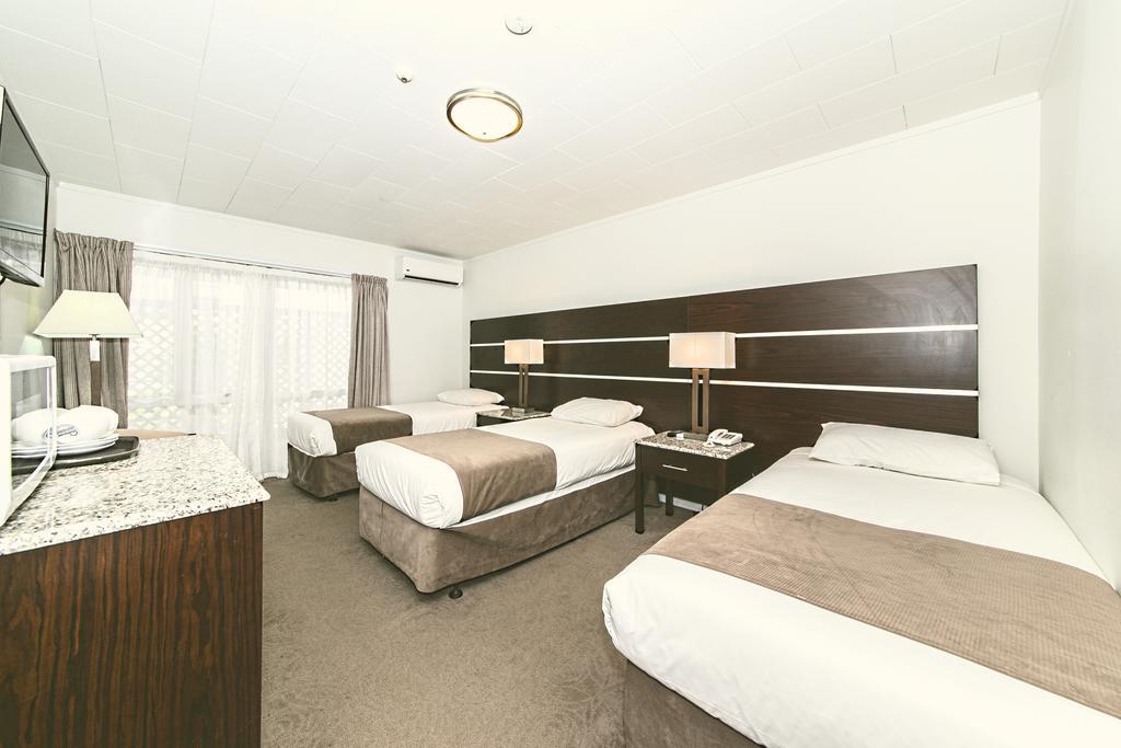 Hotel Airport Gateway 4*