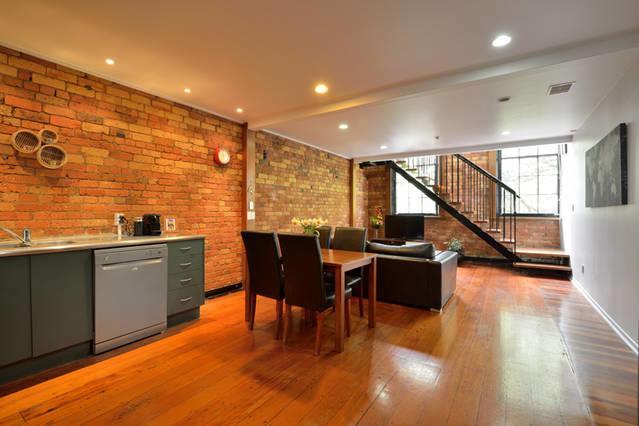 Apartment Unique Character In Heart Of Auckland