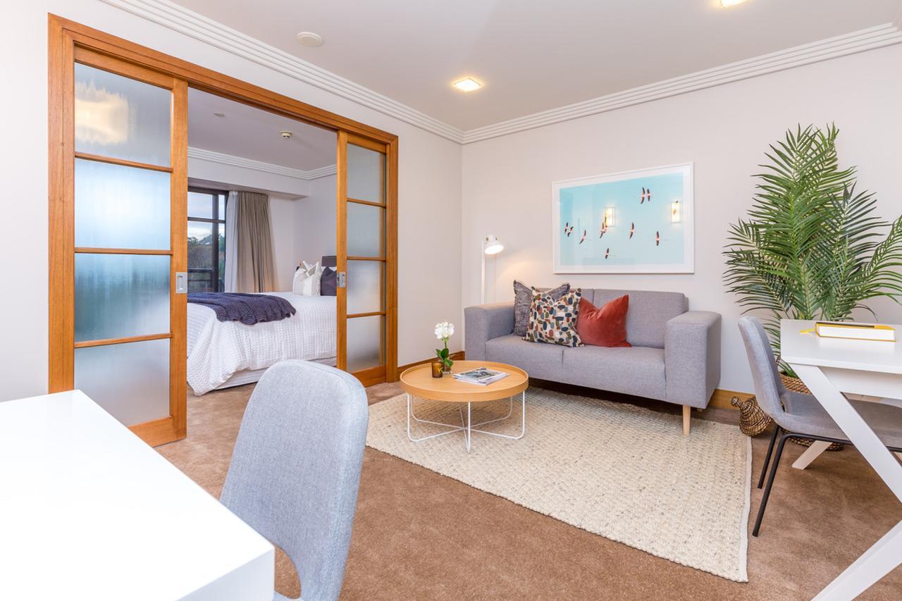 Stylish With Pool And Gym * Auckland